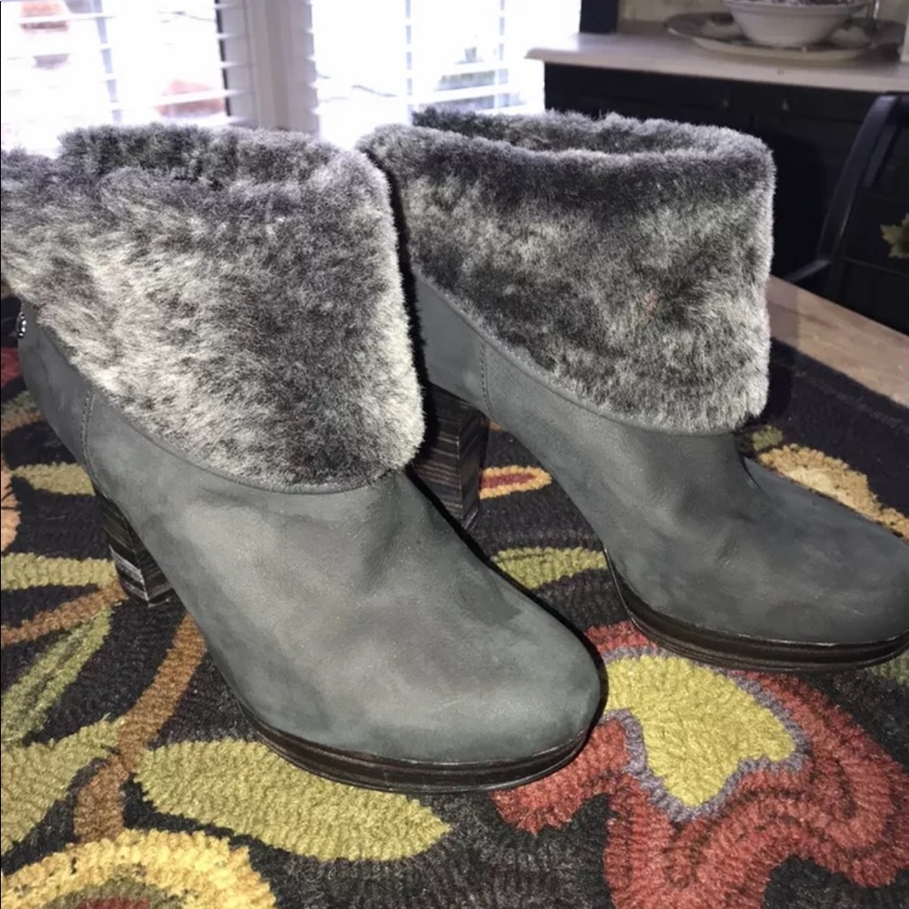 Ugg Suede Sherpa Cuff Ankle Boot Size/8 //SOLD//